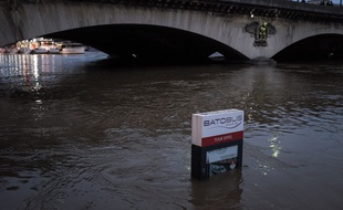 Paris, 2 juin 2016, la Seine est en crue.