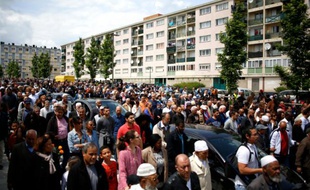 Marche à Mantes-la-Jolie (Yvelines) à l'appel d'associations musulmanes, en solidarité avec la police dont deux fonctionnaires ont été tués le 13 juin à leur domicile par le jihadiste Larossi Abballa, le 19 juin 2016