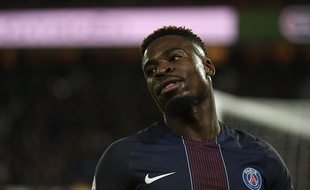 Serge Aurier a vu son visa retiré par le ministère de l'Intérieur britannique et ne pourra donc pas disputer Arsenal-PSG en Ligue des champions, le 23 novembre 2016.