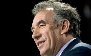 Le candidat centriste à l'Elysée François Bayrou qui entend installer le verbe "instruire" au coeur de sa campagne électorale, a présenté samedi trente orientations pour refaire de l'éducation française l'une des meilleures au monde.