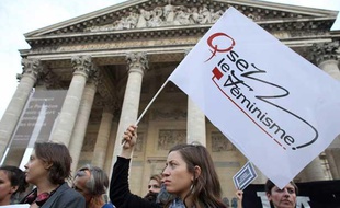 Des militantes féministes, membres de l'organisation «Osez le Féminisme», le 26 août 2013 à Paris.