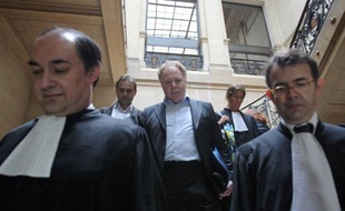 Les deux principales structures de la Scientologie française - le Celebrity Centre et sa librairie SEL - condamnées en 2009 à de lourdes amendes, et cinq scientologues, dont le "dirigeant de fait" du mouvement parisien, Alain Rosenberg, doivent normalement être rejugés jusqu'au 1er décembre.