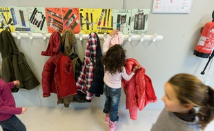 Illustration d'une école élémentaire.