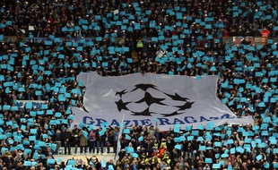 Le public de Naples a été grandiose pour soutenir son équipe contre le Real Madrid en 8e de finale retour de la Ligue des champions (défaite 3-1), le 7 mars 2017.