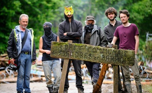 Des manifestants protestent contre l'enfouissement des déchets radioactifs français à Bure (Meuse), le 21 juin 2016
