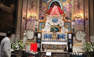 La Vierge noire de la basilique Notre-Dame de la Daurade, fraîchement restaurée, protège les femmes enceintes et les jeunes mères.