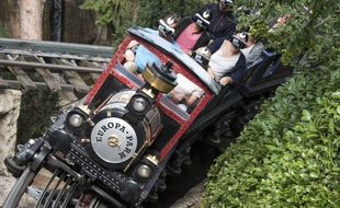 L'express des Alpes VR-Ride, la nouvelle attraction d'Europa-Park mêle grand huit et réalité virtuelle.