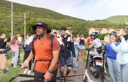 Qui sont les streamers Byilhan et Nico qui traversent la France à pied ?