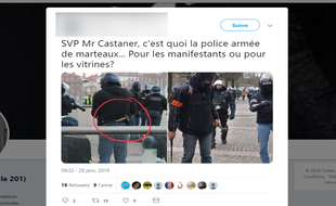 Ces policiers ont été photographiés samedi.