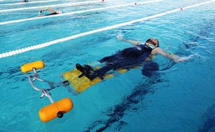 Tony Moggio, nageur tétraplégique, lors d'un entraînement à la piscine Castex, à Toulouse, le 15 novembre 2018.