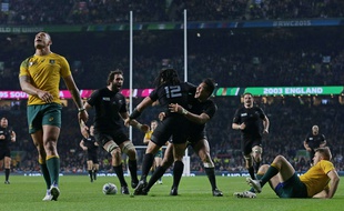 Les All Blacks fêtent leur essai en finale contre l'Australie le 31 octobre 2015.
