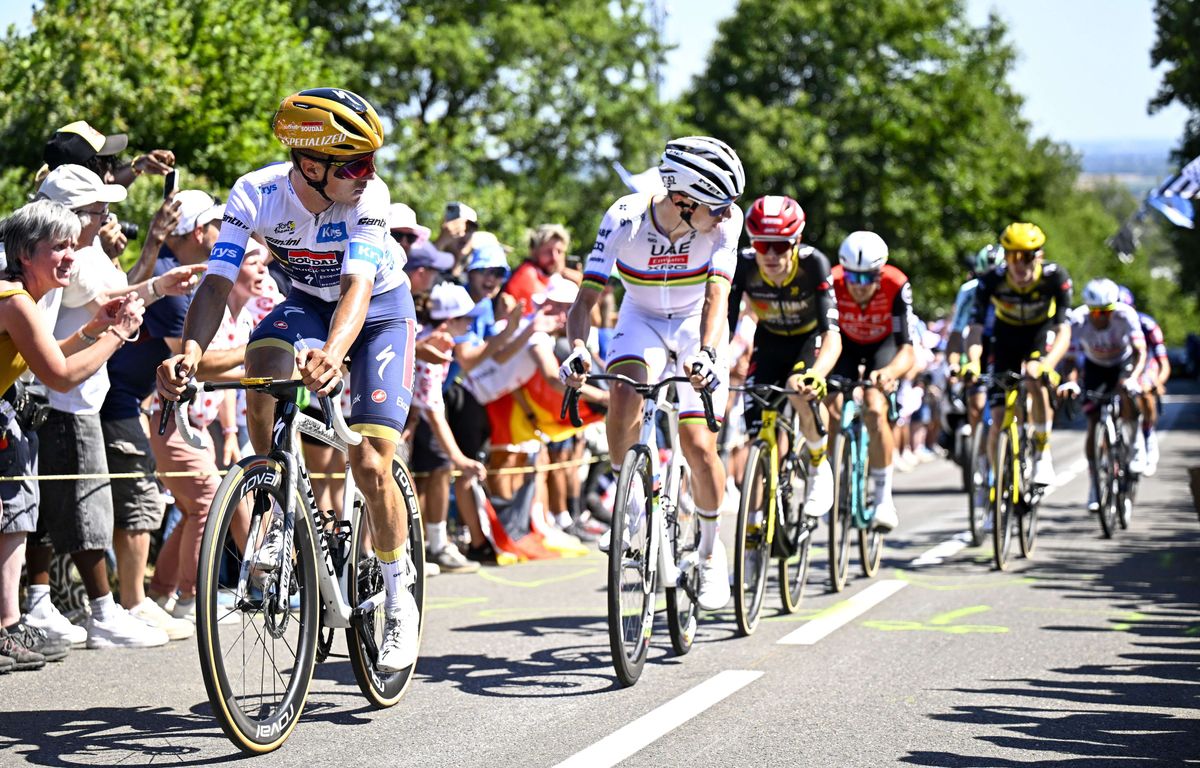 EN DIRECT Tour de France 2025 - 11e étape : Début de course très animé, Van Aert, Vauquelin à l'attaque... Suivez l'étape avec nous