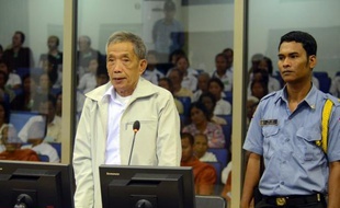 L'ONU a exprimé son inquiétude mardi au lendemain de la démission surprise d'un juge d'instruction suisse du tribunal pour les Khmers rouges, résultat d'un bras de fer avec le gouvernement du Cambodge.