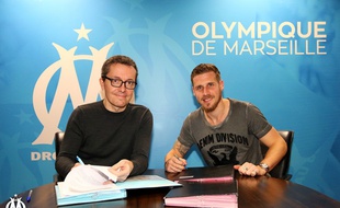 Par contre c'est pas le classeur qu'il faut signer, c'est le contrat...