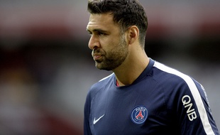 Salvatore Sirigu à l'entraînement avec le PSG avant un match contre Lille, le 7 août 2015.