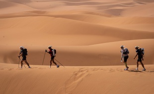 Des participants au Marathon des Sables, au Maroc le 4 octobre 2021.