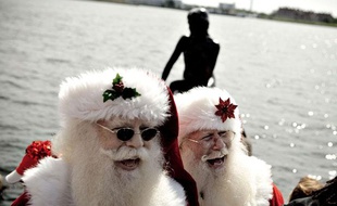 Des Pères-Noël hilares, lors du congrès des Pères-Noël, à Copenhaguen le 18 juillet 2011.