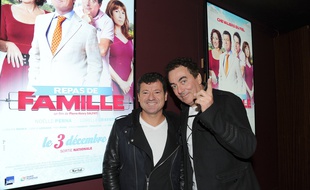 Les Chevaliers du Fiel, Francis Ginibre (à gauche) et Eric Carrière, lors de la première du film "Repas de famille" au Gaumont-Marignan, à Paris, le 23 novembre 2014.