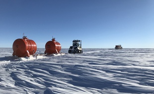 Le réchauffement climatique s'accompagne-t-il de précipitation plus intense sur le plateau de l'Antarctique? Les scientifiques du raid EAIIST sont allés chercher les réponses là où l'homme n'est jamais allé.