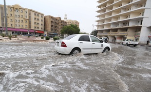 Une rue inondée à Doha, capitale du Qatar, le 25 novembre 2015.