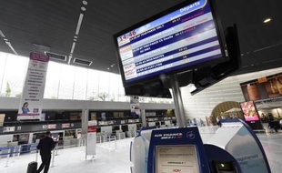 Un panneau affichant les vols annulés à l'aéroport de Montpellier, le 17 septembre 2014, pendant la grève des pilotes d'Air France