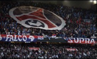 Le Paris SG, qui accueille le Panathinaïkos, pour un match classé à haut risque, va encore faire les gros titres, rejetant dans l'ombre Lens et Auxerre, encore en course pour la qualification, lors de la 5e et dernière journée de la Coupe de l'UEFA de football mercredi et jeudi.