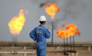 Une raffinerie de pétrole de la South Oil Company (SOC) à Nasiriyah, dans le sud de l'Irak, le 30 octobre 2015