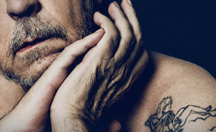 Visuel de «Toujours debout», le premier extrait du nouvel album de Renaud.