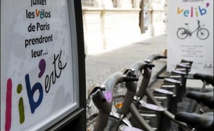 Paris lance dimanche son nouveau système de vélos en libre-service "Vélib", conçu pour transformer les modes de déplacement dans la capitale tout en contribuant à la réduction de la pollution.