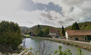La voiture a été retrouvée à moitié immergée dans le canal de la Marne au Rhin, en octobre 2013.