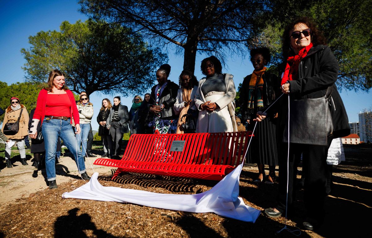 Marseille : Des bancs rouges pour ne pas oublier les victimes de féminicides