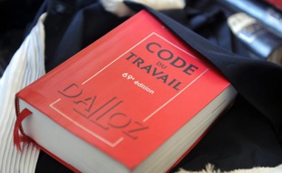 Un exemplaire du code du travail