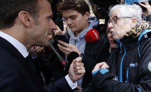 Emmanuel Macron interpellé à Charleville-Mézieres