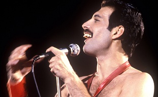 Freddie Mercury sur scène aux Etats-Unis
