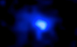 La lumière de la galaxie EGS-zs8-1 a mis 13,1 milliards d'années à nous parvenir.
