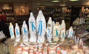 Dans un commerce de la cité mariale, à Lourdes. (Illustration)