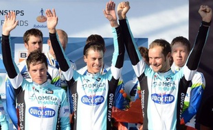 Sylvain Chavanel est devenu champion du monde du contre-la-montre par équipes, une nouvelle épreuve au programme des Mondiaux sur route gagnée dimanche à Valkenburg par sa formation Omega Pharma