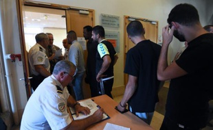 Arrivée de prévenus au procès à d'un des plus gros trafics de drogue le 16 septembre 2015 à Marseille