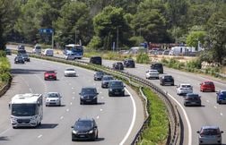 Un homme meurt en sautant d’un camping-car sur l’autoroute A8