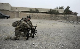 Deux soldats de l'Isaf, la force armée de l'Otan, ont été tués mercredi dans un attentat suicide au sud de la province de Kaboul, a-t-on appris de sources concordantes.