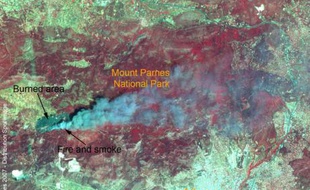 Une carte montrant les fumées des incendies au nord d'Athènes (Images de Spot et Infoterra).