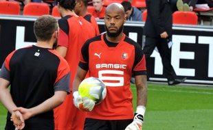 Raïs M'Bolhi sera resté moins d'un an à Rennes.