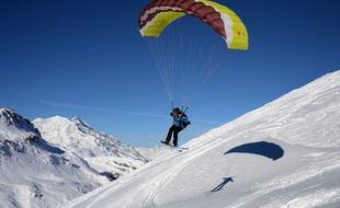 Un speed-rider sur une piste de Val d'Isère.