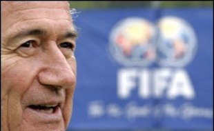 La Fédération internationale de football (Fifa) et la FIFPro, le syndicat international des joueurs, ont signé jeudi un accord visant à renforcer leur coopération dans plusieurs domaines et à poser les bases d'une réglementation des droits des footballeurs professionnels.