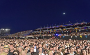Le public qui attend le début du concert des Insus, lors de l'édition 2016 des Francofolies.