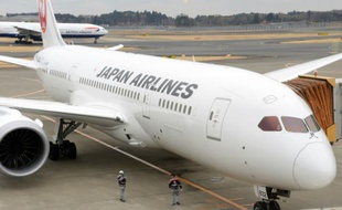 Un Boeing 787 Dreamliner de la Japan Airlines, à l'aéroport international Narita, près de Tokyo, le 15 janvier 2014