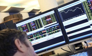 La Bourse de Paris évoluait en baisse vendredi matin (-0,63%), après deux séances de hausse consécutives, affaiblie par une croissance moins forte que prévu de la Chine au premier trimestre, qui témoigne du ralentissement d'un des moteurs de l'économie mondiale.