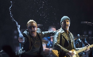 Bono et The Edge, membres de U2, à Vancouver, le 14 mai 2015.