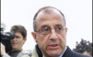 Un maximum d'un an de prison ferme a été requis en appel jeudi à l'encontre de l'ex-conseiller général RPR Didier Schuller dans l'affaire des HLM des Hauts-de-Seine qui lui avait valu une condamnation à deux ans de prison ferme en première instance en octobre 2005.