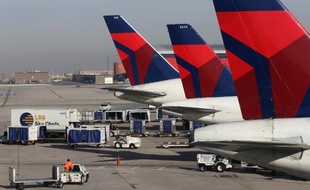 La compagnie aérienne américaine Delta Air Lines a vendu par erreur des vols à prix cassés à la suite d'un problème informatique, mais a promis qu'elle honorerait les réservations qui ont été réalisées.